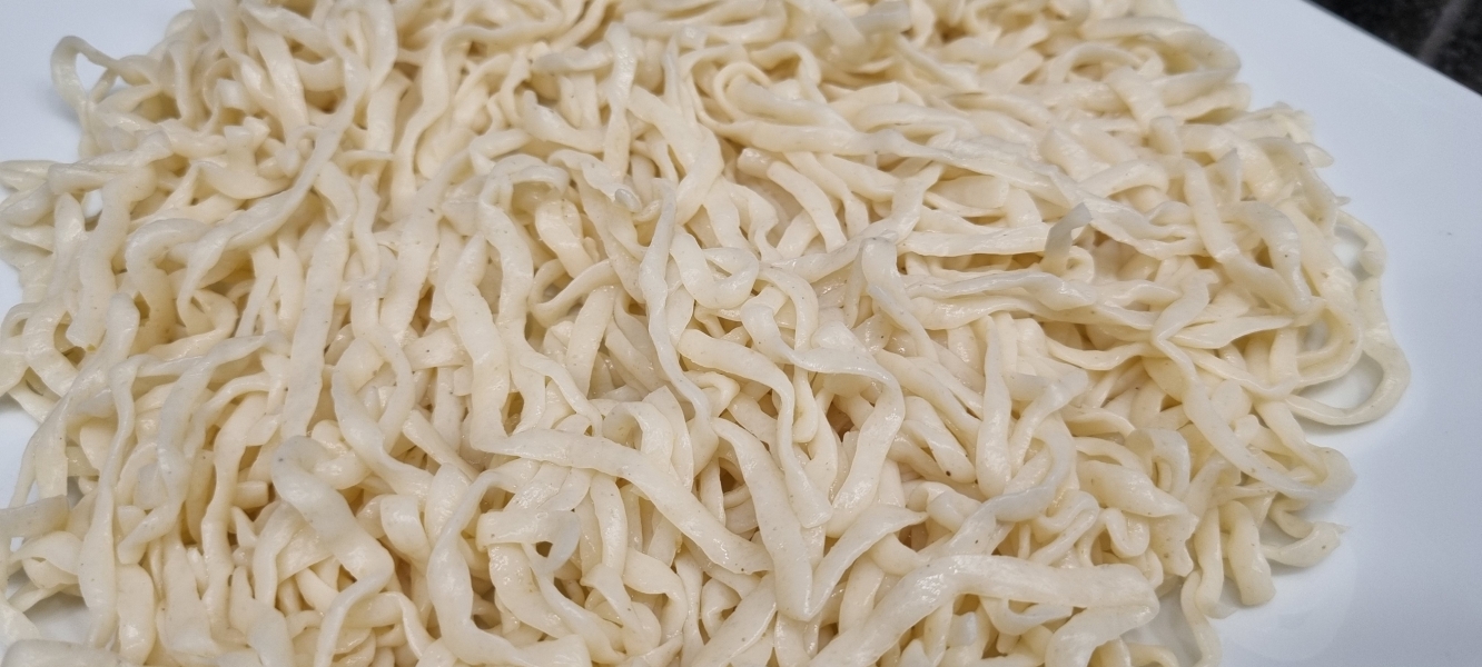 ugotowany makaron konjac